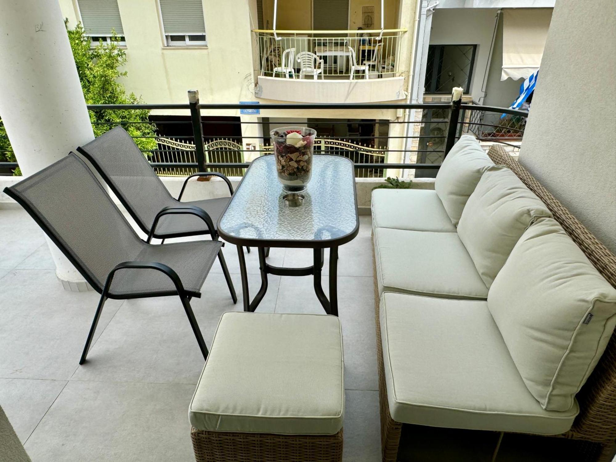 Modern Family Retreat * Volos